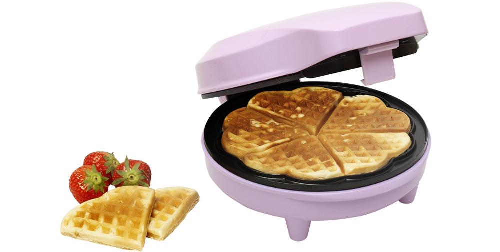 Bestron Heart Shaped Waffle Maker from Jokate