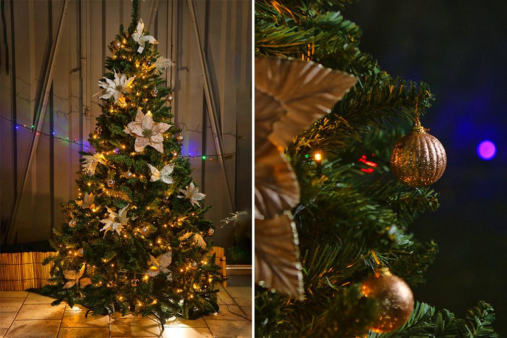Deluxe 7 Foot Christmas Tree for €85 / Including steady lights and